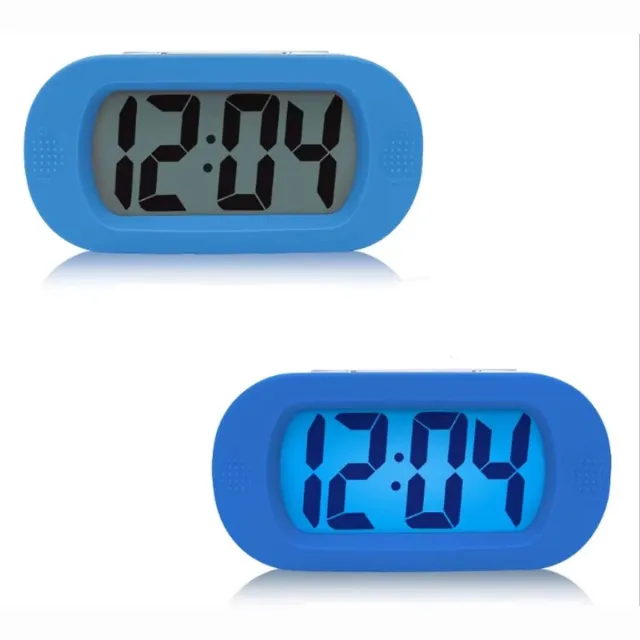 Heble® *** Kleine wekker Alarmklokje - Digitale Wekker - Verlichting - Sterke Alarmklok - Beschermende Rubberen Hoes - Blauw - Blauwe wekker - van Heble® ***