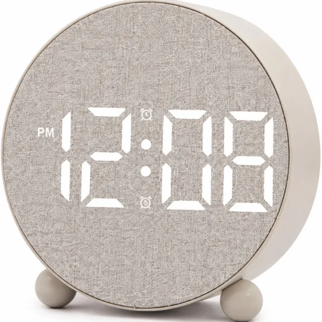 SWGOTA Ronde digitale LED-wekker met stofpatroon, witte cijfers en twee bolvormige voetjes, 11,5 x 11,2 x 4,1 cm Beige