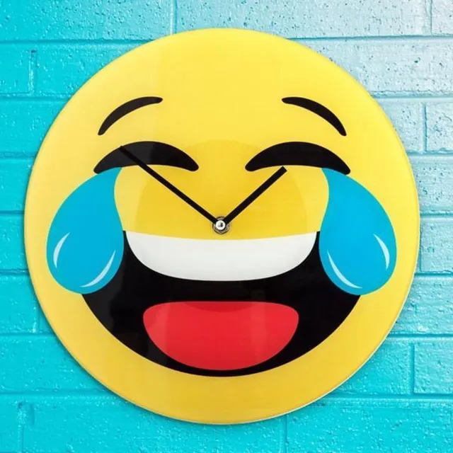 Emoticon wandklok Lachende Smiley – Gele Kinderklok – Ø 30 cm – Vrolijke Muurdecoratie Geel met zwart en blauw