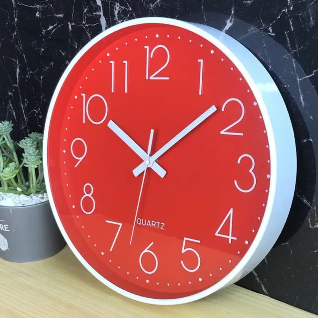 Famanu 30,5 cm stille wandklok keukenklok kwarts werkt op batterijen rond, modern huisdecor klok voor woonkamer kantoor klaskamer slaapkamers (rood)