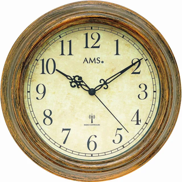 AMS F5575 - Wandklok - Analoog - Kunststof behuizing in antieke houtlook - Rond - Radiogestuurde tijdsaanduiding - Mineraal Glas - Cijfers - Bruin - Beige