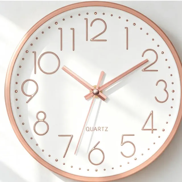 Flintry Wandklok - 20 cm lange, stille wandklok op batterijen, hoogwaardige quartz klok met vloeiende beweging, roségoudkleurig, voor thuis, slaapkamer en school.