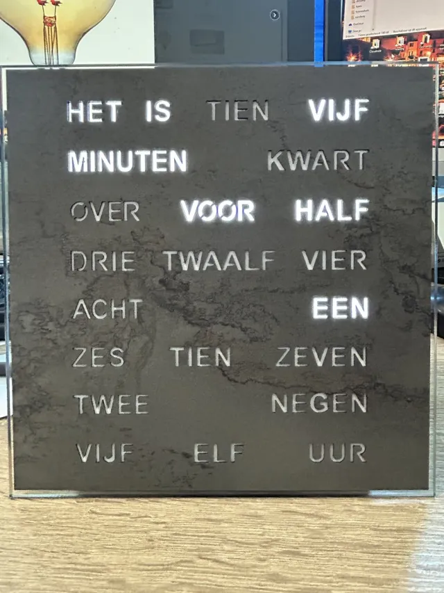 Intertime Woordklok | Wandklok | Tafelklok | 20x20 | Grijs marmer | Nederlands