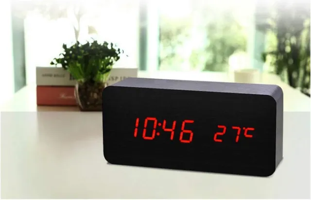 meerklose Desk Houten clock Digitaal Instelbare Helderheid Stembesturing 3 Alarmsets Grote Weergavetijd Temperatuur Datum USB of Batterijvoeding Voor Thuis Kinderen Slaapkamer Kantoor AC11 Black_Red