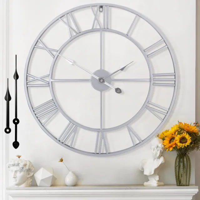 Mee 2ou Wandklok Groot Modern Bijna Stil Zonder Tikgeluiden - 60cm Diameter Romeinse Cijfers Wandklokken Moderne Woonkamer Wandklok Vintage Voor Slaapkamer Keuken Kantoor Landhuis Stijl Industriële Stijl zilver