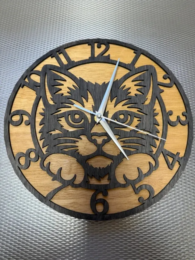 3D with benefits Wandklok hout met Peaking cat bruin met zwart