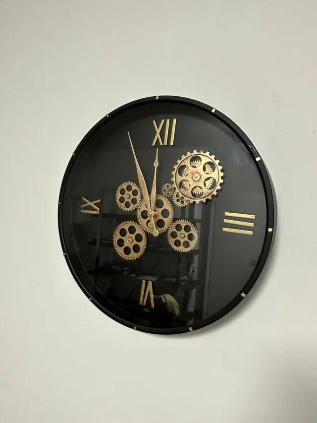 Mbc-Living wandklok Maxi - met draaiende tandwielen - zwart met goud - 53cm - stil uurwerk