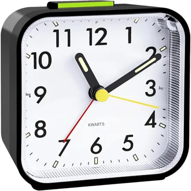 SSTRWGOOD Wekker - Analoge Wekker Zonder Ticken - Nachtlicht Functie - Batterij Aangedreven met Luide Alarm en Snooze - Geschikt voor Slaapkamer en Reizen - Kunststof Behuizing - Afmetingen 7.5x7.5x4cm zwart