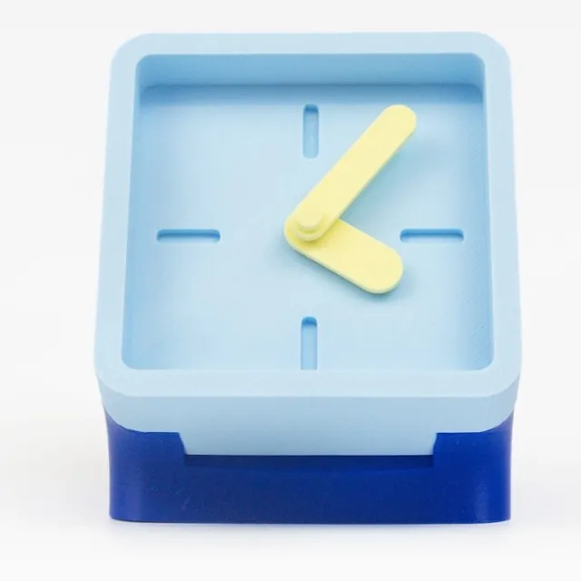 Kloq Bureauklokje Kobalt & Baby Blauw - Staande klok - 3D geprint in Nederland - 100% bioplastic