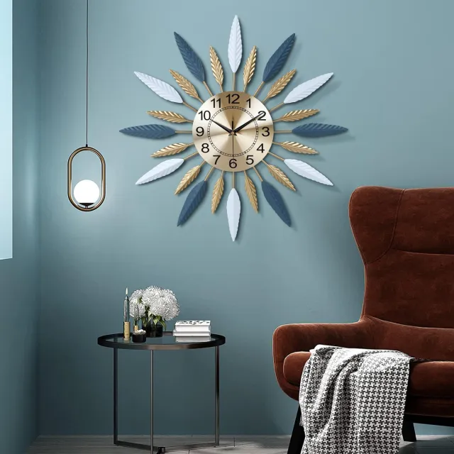Unyqoos Stijlvolle grote metalen wandklok met geruisloos ontwerp en luxe uitstraling, goud, 56 cm