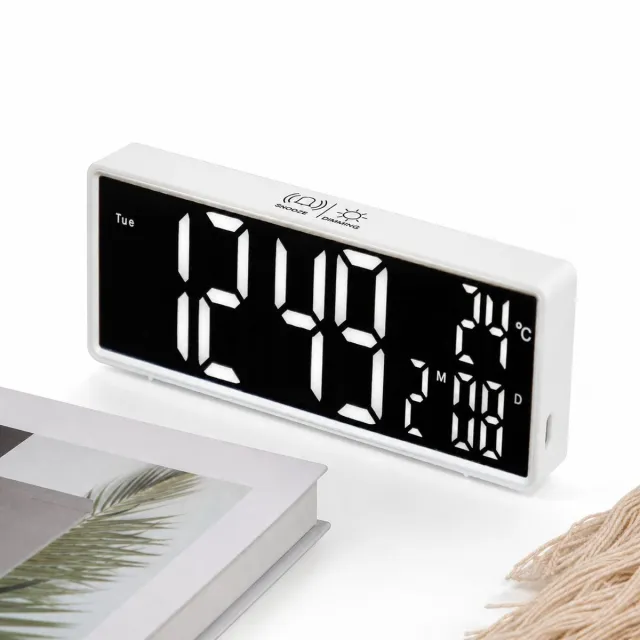 VHV LED Wandklok Digitaal - Moderne Tafelklok met Witte Behuizing en Heldere Witte Verlichting - Stijlvolle Klok voor Slaapkamer en Kantoor