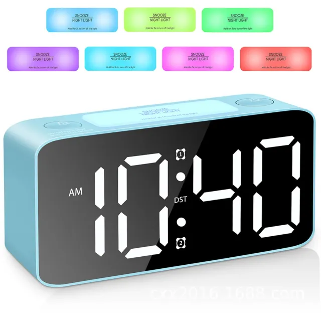 FLITI Extra luide wekker - 110 dB - nachtlampje met 7 kleuren - voor het ontwaken in de slaapkamer - digitale wekker - voor diepe slapers en tieners -Lichtblauw met RGB - 1 stuk